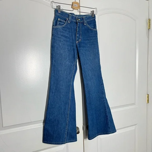 Vintage Lee bell bottom jeans - Picture 9 of 15